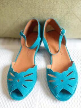 RARE Gentle Souls Lily Moon by Kenneth Cole suede wedge sandals Size 7 1/2 Teal